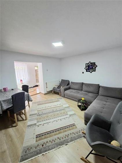 Duplex cu 5 camere cu Canalizare în Sud-Vest