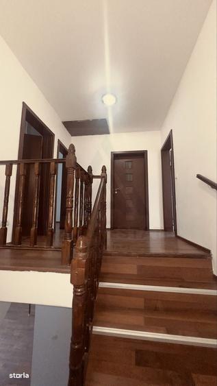 Casă cu 4 camere în Șelimbăr