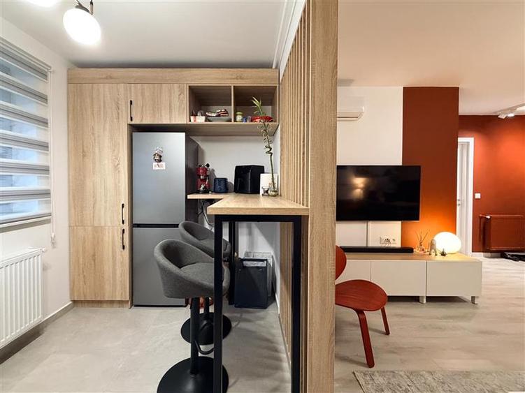 Apartament cu 2 camere semidecomandat, mobilat în Theodor Pallady