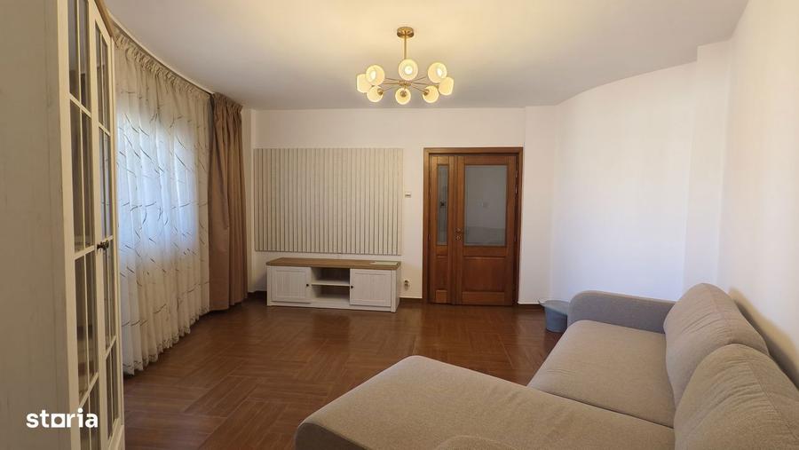 Apartament cu 2 camere decomandat în Republicii
