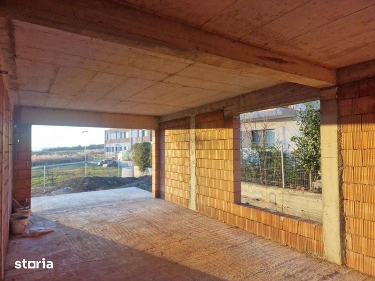 Casă cu 5 camere cu Teren 300 Mp în Iris