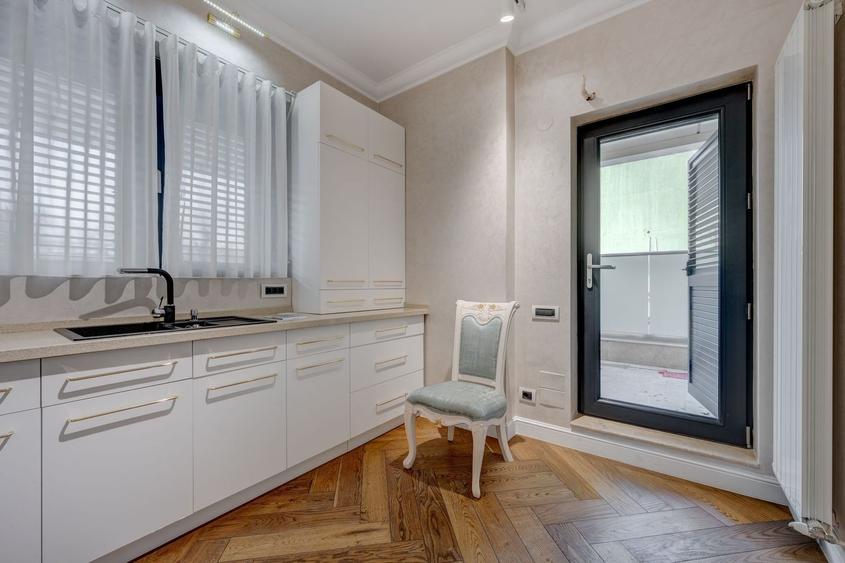 Apartament cu 3 camere decomandat, mobilat în Politehnica