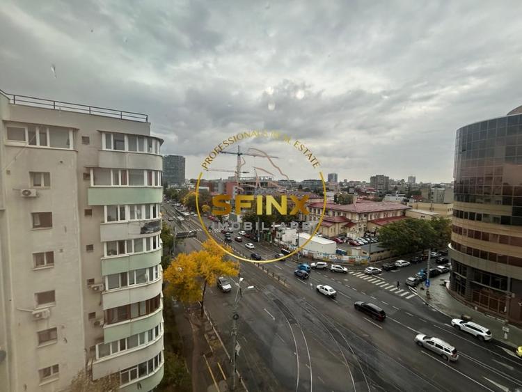 Apartament cu 3 camere decomandat, mobilat în Victoriei