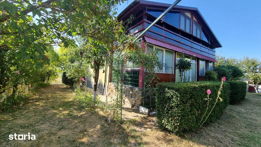 Casă cu 5 camere cu Teren 1000 Mp în Central