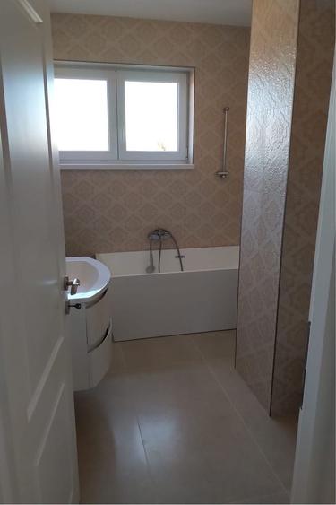 Apartament cu 3 camere decomandat în Lazaret