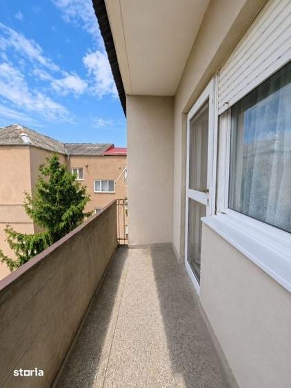 Apartament cu 3 camere semidecomandat în Micro 15