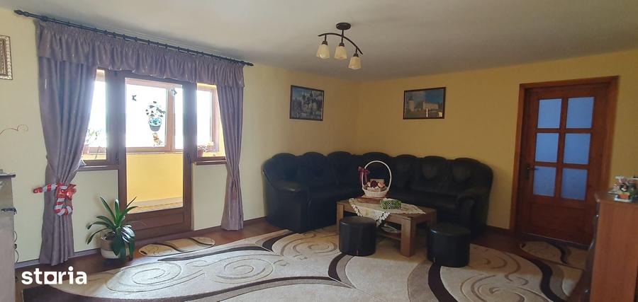 Casă cu 7 camere cu Teren 748 Mp în Borlești