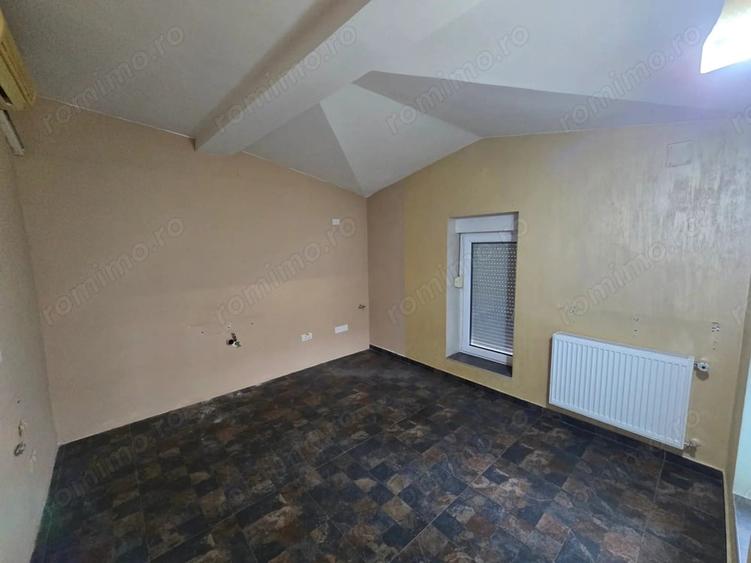 Apartament cu 5 camere semidecomandat în Dumbrăvița