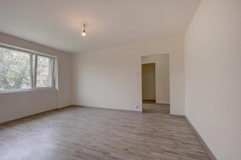 Apartament cu 3 camere semidecomandat în Baba Novac