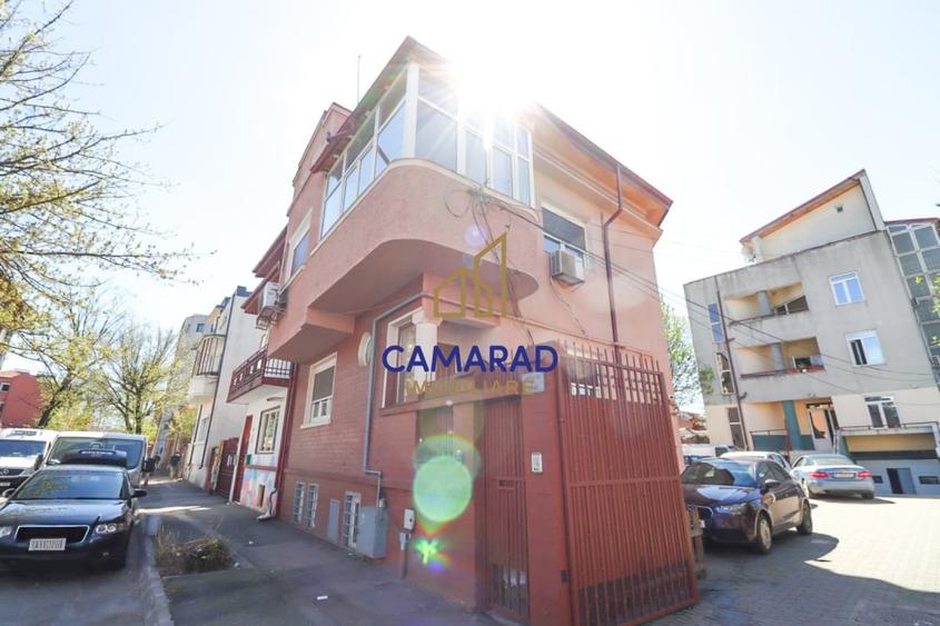 Casă individuală cu 5 camere cu Canalizare în Iancului