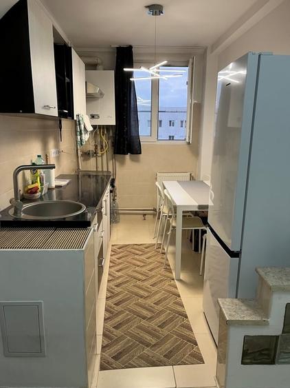 Apartament cu 3 camere semidecomandat în Dristor