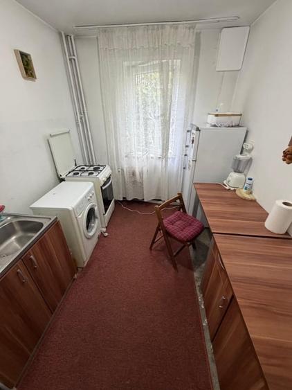 Apartament cu 2 camere semidecomandat, mobilat în 1 Mai