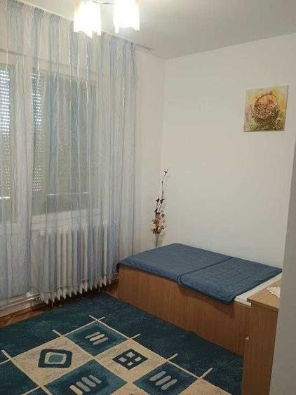 Apartament cu 3 camere decomandat în Pandurilor
