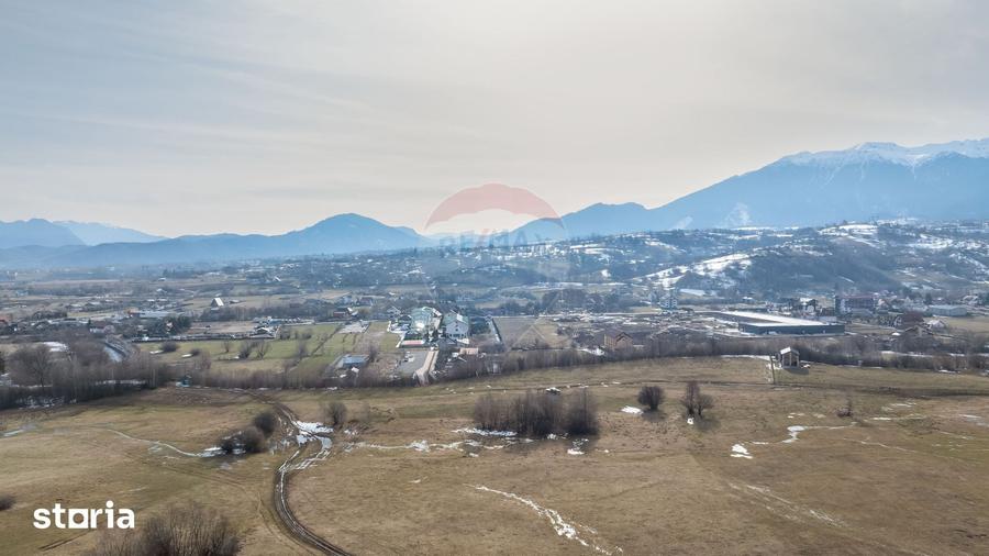 Teren de 4500 mp, în Central