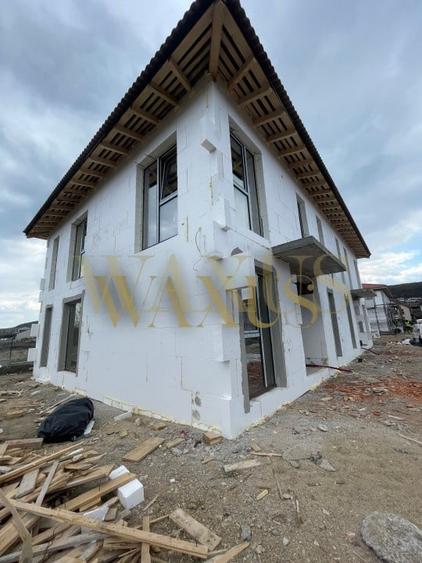 Duplex cu 5 camere cu Canalizare în Chinteni
