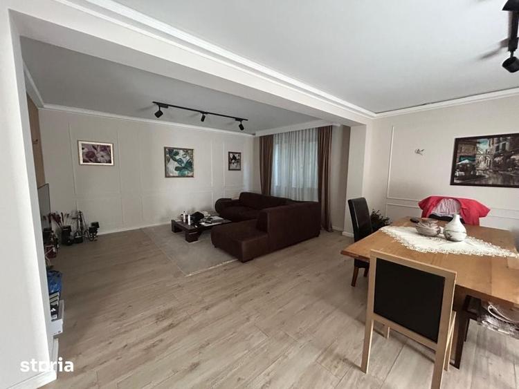 Casă cu 5 camere cu Teren 370 Mp în Central