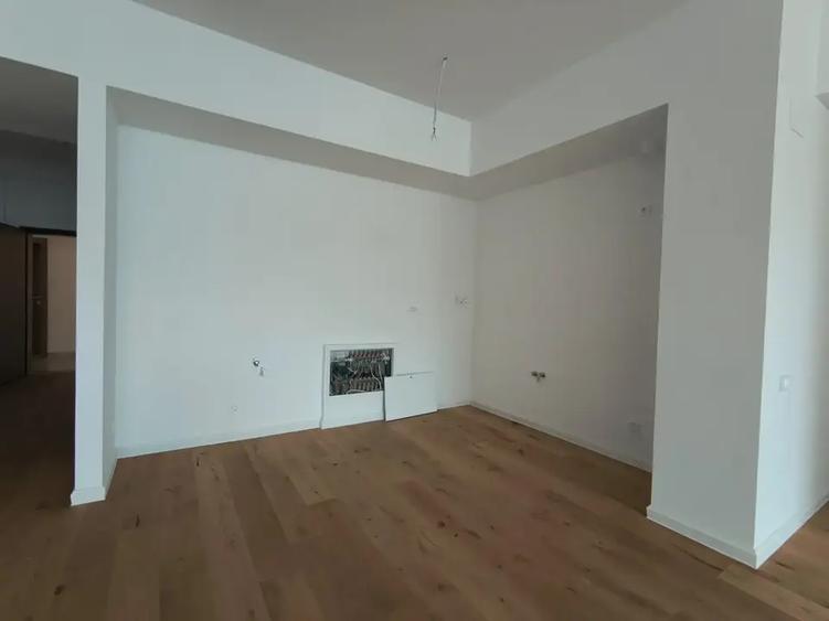 Apartament cu 4 camere decomandat în Aviației