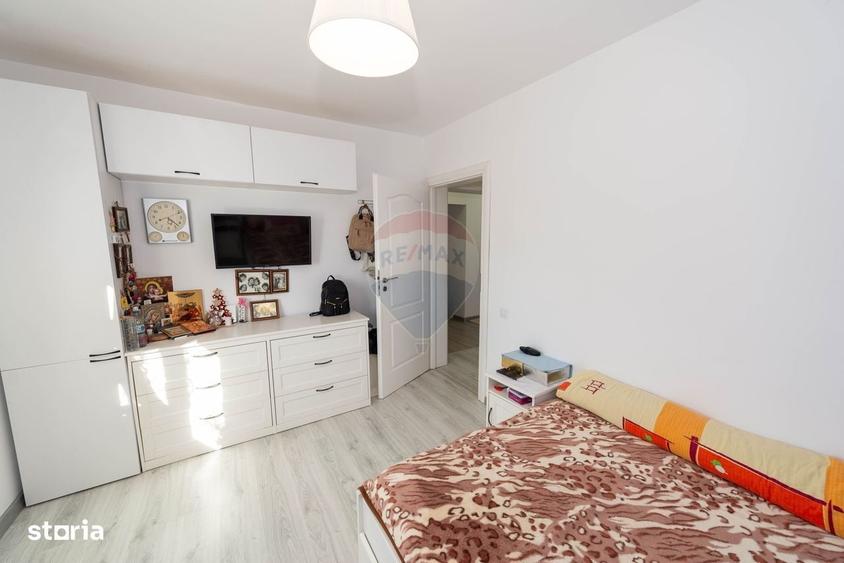 Casă cu 4 camere în Săbăreni