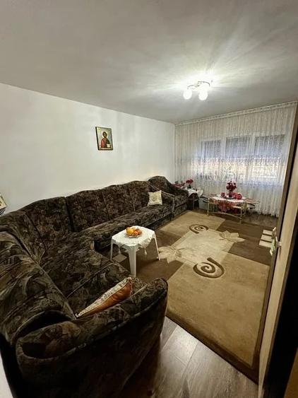 Apartament cu 3 camere decomandat, mobilat în Noua