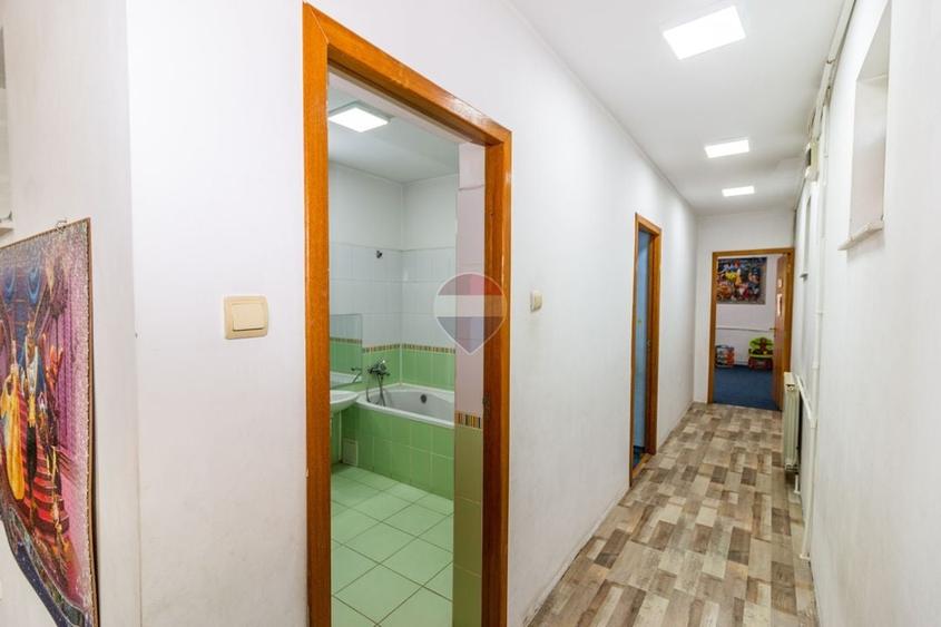 Casă individuală cu 7 camere cu Teren 250 Mp în Drumul Taberei