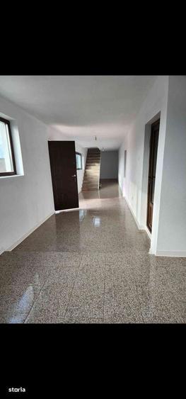 Casă cu 4 camere în Călugăru