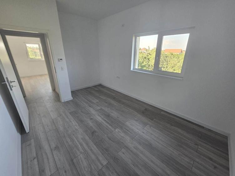 Duplex cu 4 camere cu Canalizare în Moșnița Nouă
