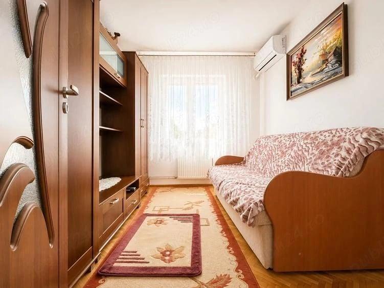 Apartament cu 4 camere semidecomandat în Dacia