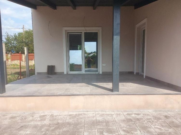 Casă cu 4 camere în Sânmihaiu Român