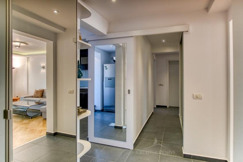 Apartament cu 4 camere semidecomandat, mobilat în Universitate