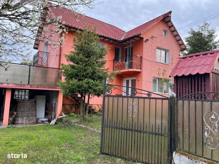 Casă cu 2 camere cu Teren 4368 Mp în Certeju de Sus