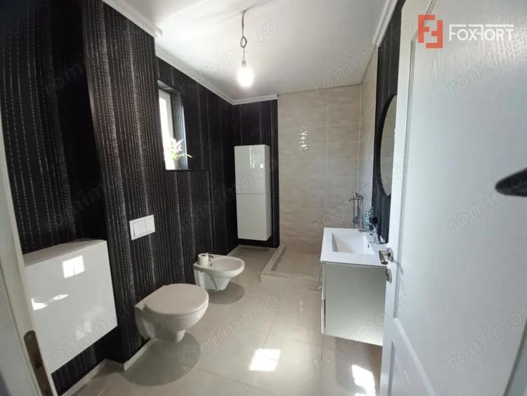 Casă cu Teren 487 Mp în Plopi