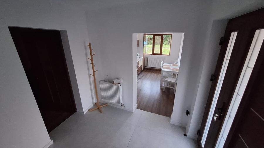 Casă cu 2 camere cu Teren 100 Mp în Central
