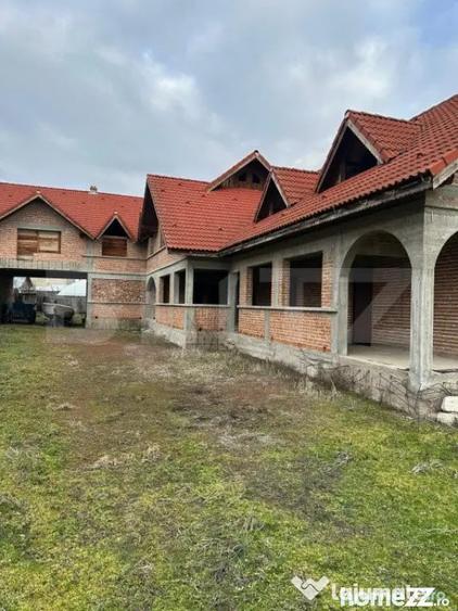 Casă cu 7 camere cu Teren 1400 Mp în Central