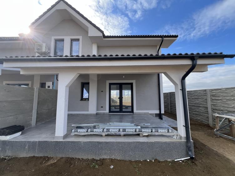 Duplex cu 4 camere cu Canalizare în Urseni