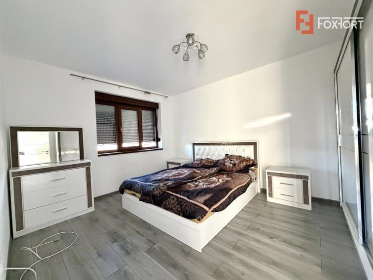 Casă individuală cu 5 camere cu Garaj în Sânandrei