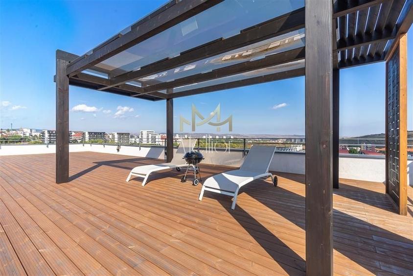 Apartament cu 4 camere semidecomandat în Borhanci