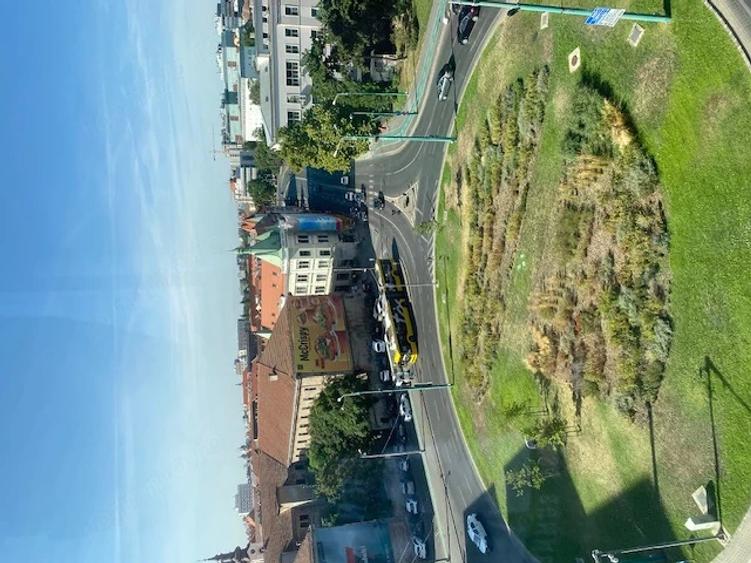 Apartament cu 3 camere decomandat în P-ța Unirii
