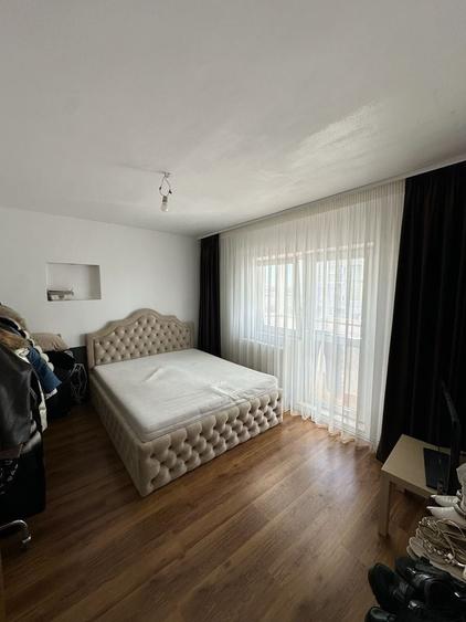 Apartament cu 4 camere decomandat în Km 4