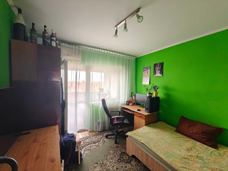 Apartament cu 4 camere decomandat în Dacia