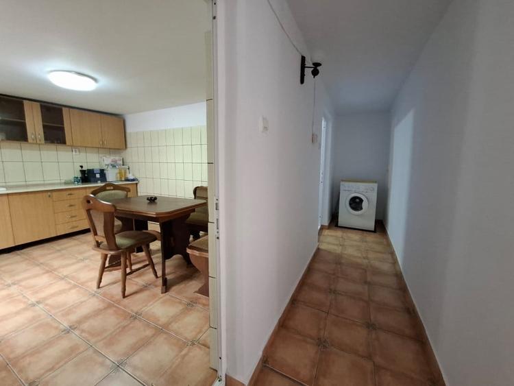 Casă individuală cu 3 camere cu Canalizare în Trocadero