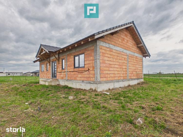 Casă cu 4 camere cu Teren 684 Mp în Zimandu Nou