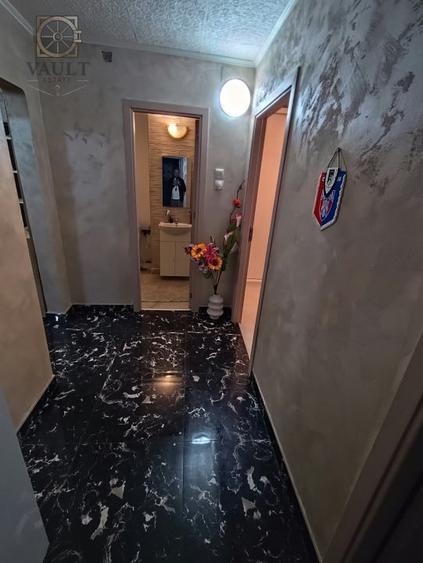 Apartament cu 3 camere decomandat, mobilat în Drumul Sării