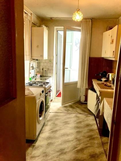 Apartament cu 3 camere decomandat, mobilat în Decebal