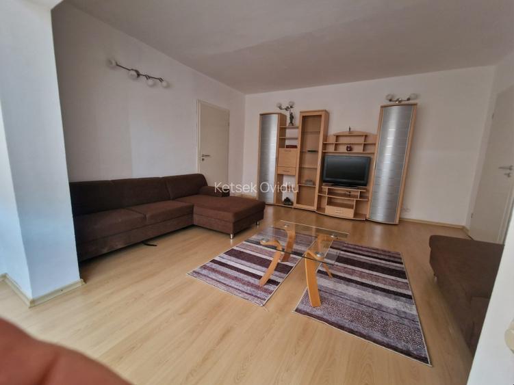 Proprietar inchiriez apartament cu 2 cmere Complex Studentesc Str Bucegi 4