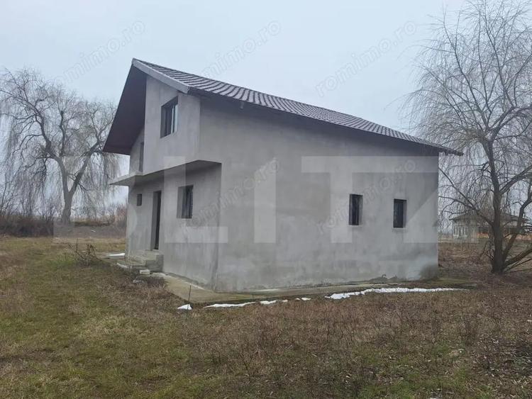 Casă cu Teren 400 Mp în Lazuri