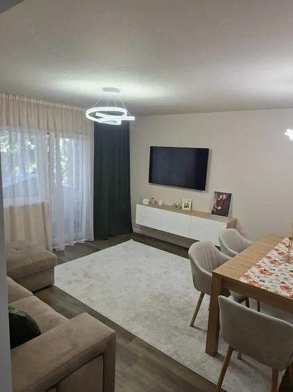 Apartament cu 4 camere decomandat în Central