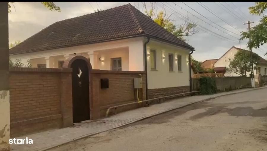 Casă cu 3 camere cu Teren 2000 Mp în Băcia
