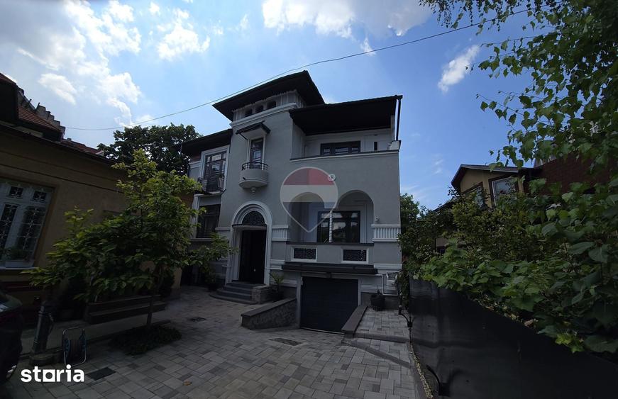 Casă cu 8 camere cu Teren 350 Mp în Eminescu