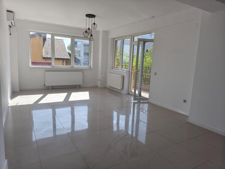 Apartament cu 2 camere semidecomandat în Olteniței