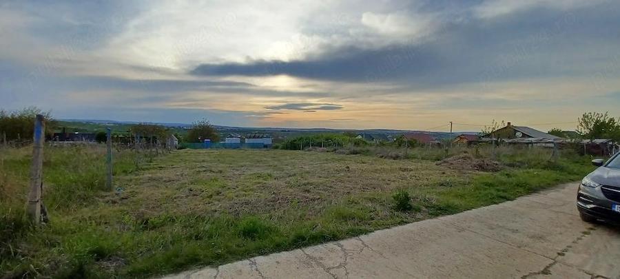 Teren de 1000 mp, în Bucium